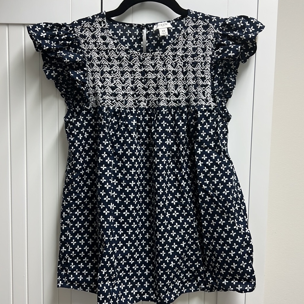 JCREW flutter sleeve blouse. SZ XS, Blue Print